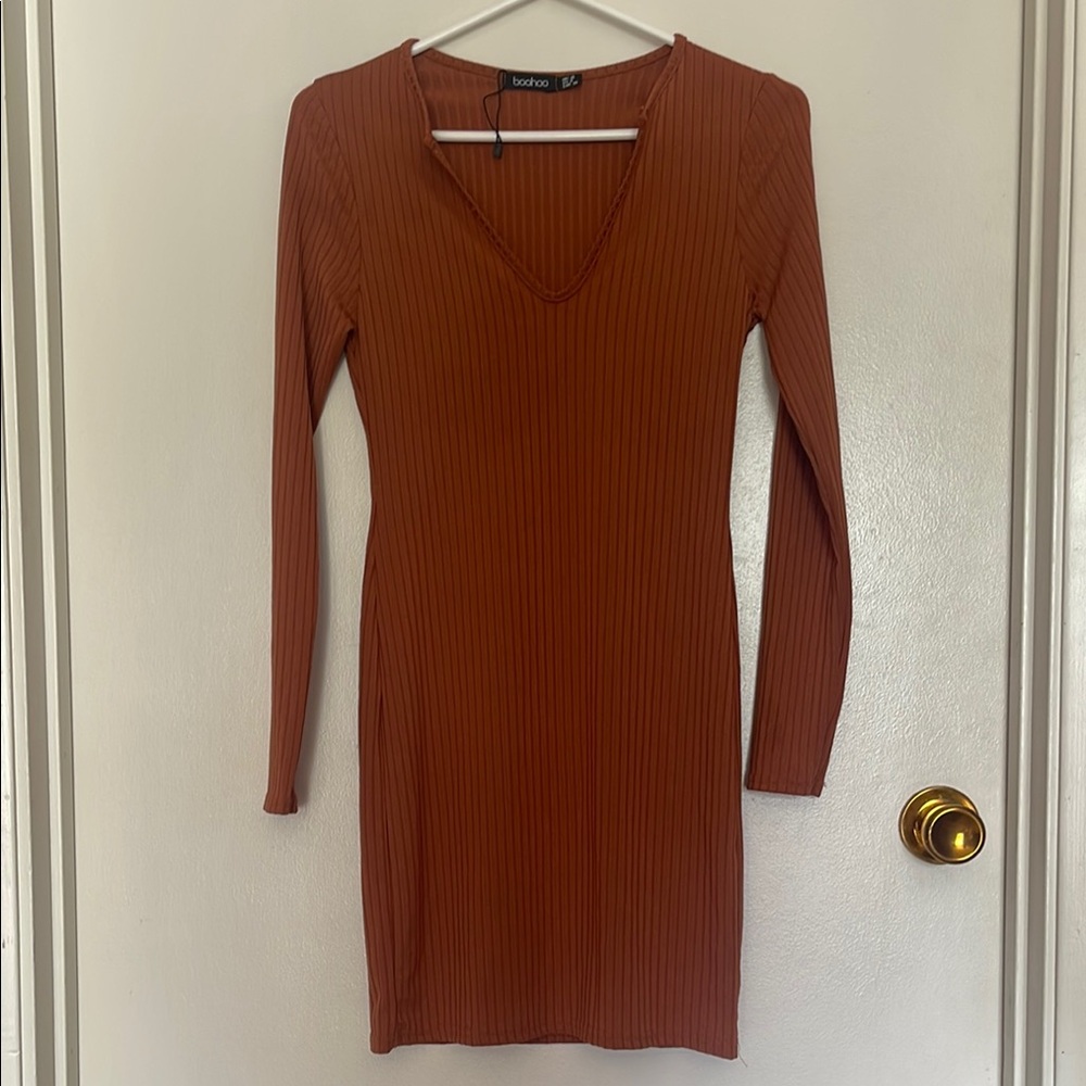 Boohoo Ribbed Rust Orange V-Neck Bodycon Dress (6)